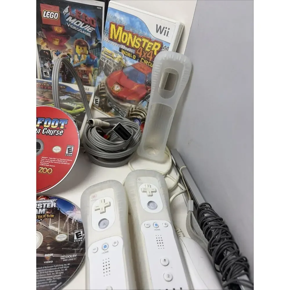 Wii Console RVL-001 Bundle W/18 Games, 2 Controllers, 1 Nunchucks, Works Great